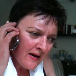 Doe maar telefoon aan mama geven - Loes